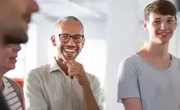 关心人才，关怀社区